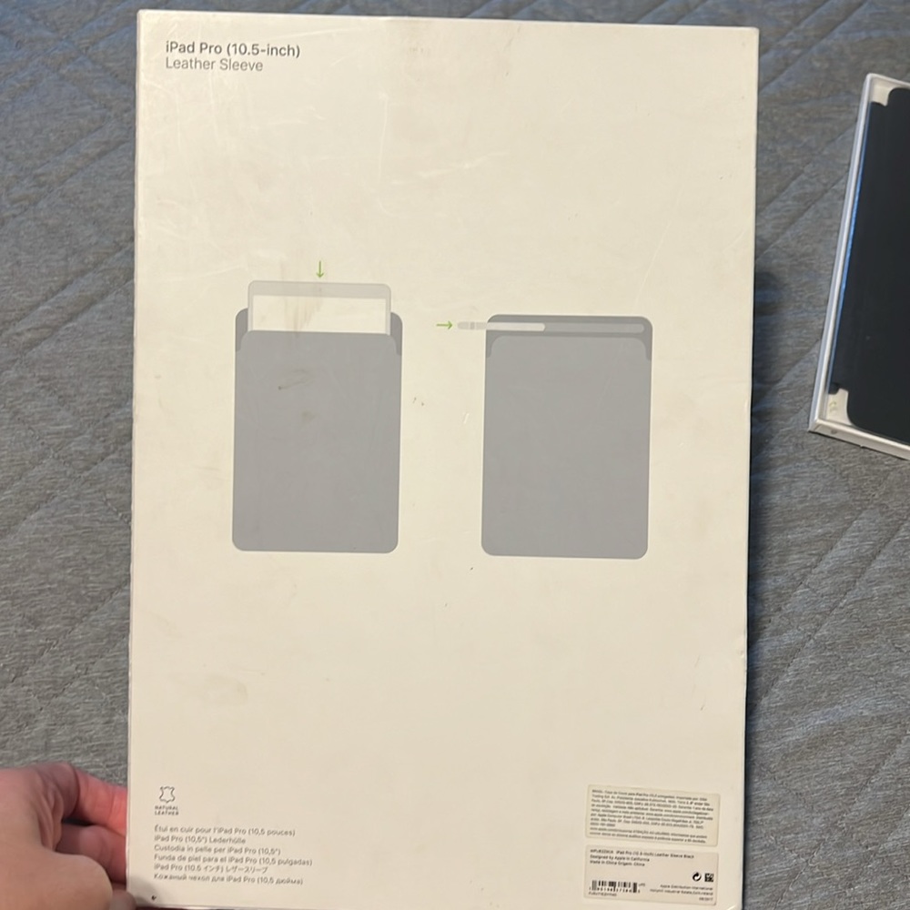 iPad Pro (10.5-inch) Leather Sleeve - Picture 2 of 10